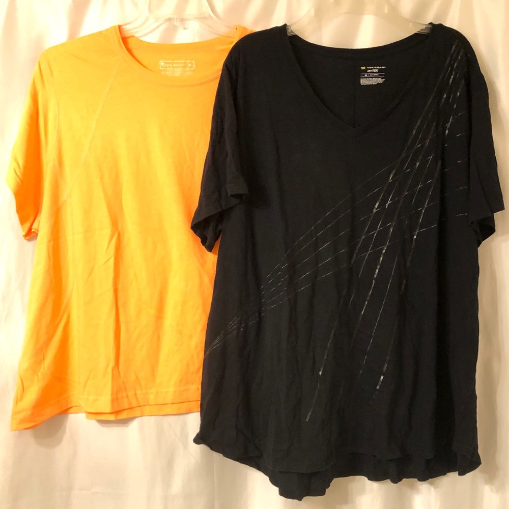 2 TEK GEAR T-SHIRTS: 1 Black & 1 Orange